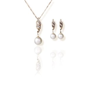 סט שרשרת ועגילי פנינה זהב משובצות