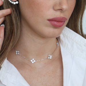 שרשרת 5 פרחים צמודה